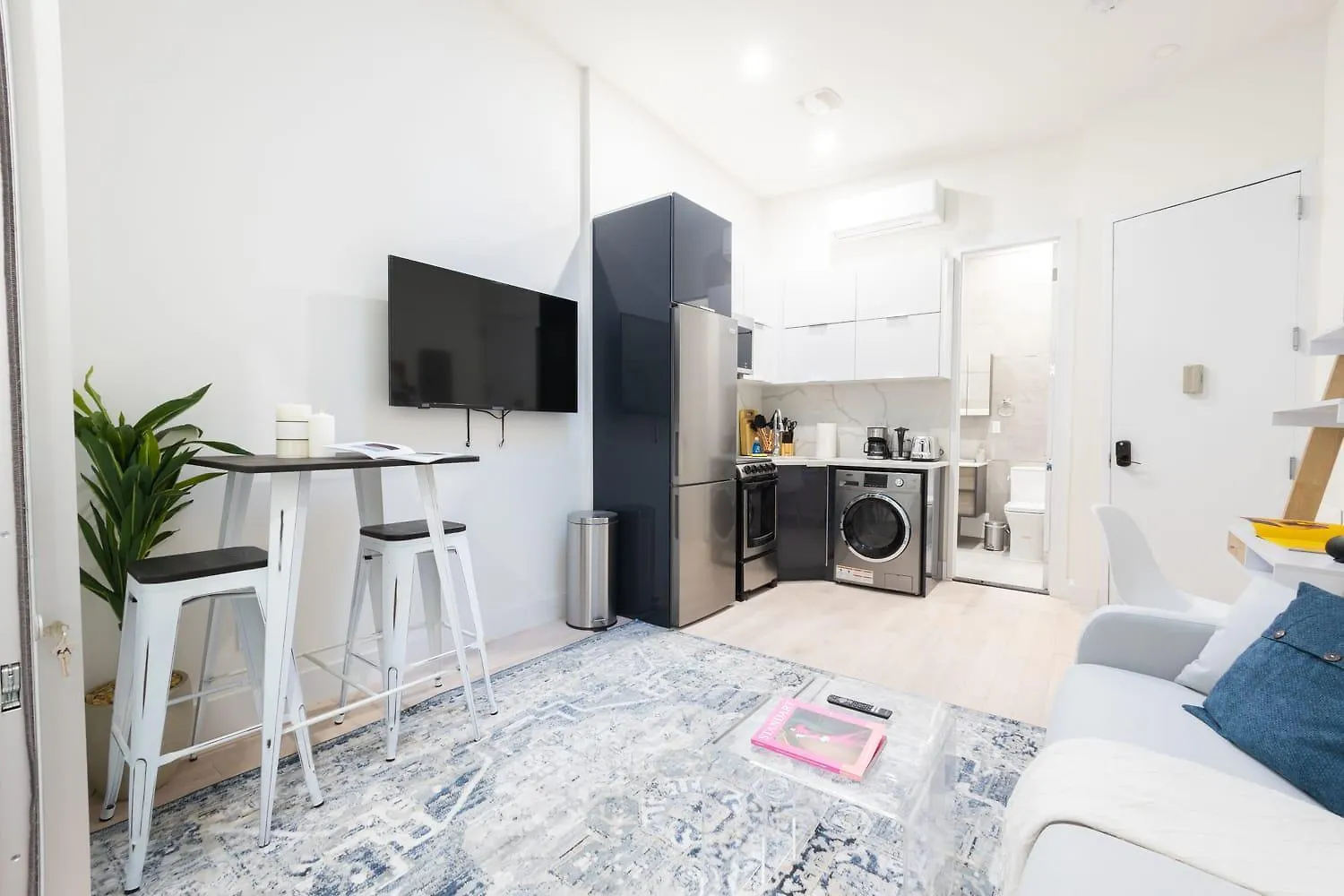 317-4A New Modern 1Br W&D Walk To Central Park Нью-Йорк США